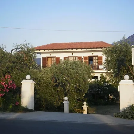 Thomi Apartmanhotel Szkála Rahoníu